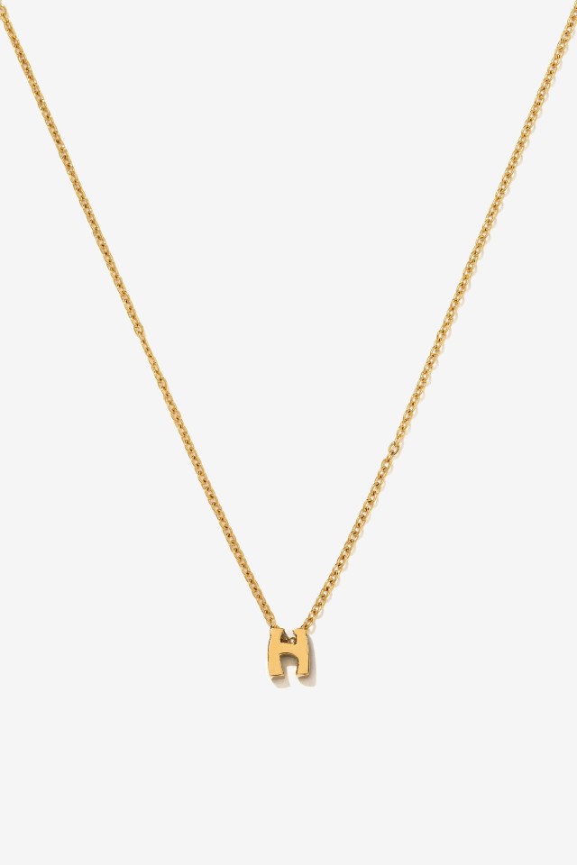 Collar con inicial de acero inoxidable