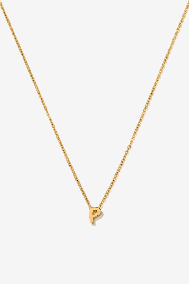Collar con inicial de acero inoxidable