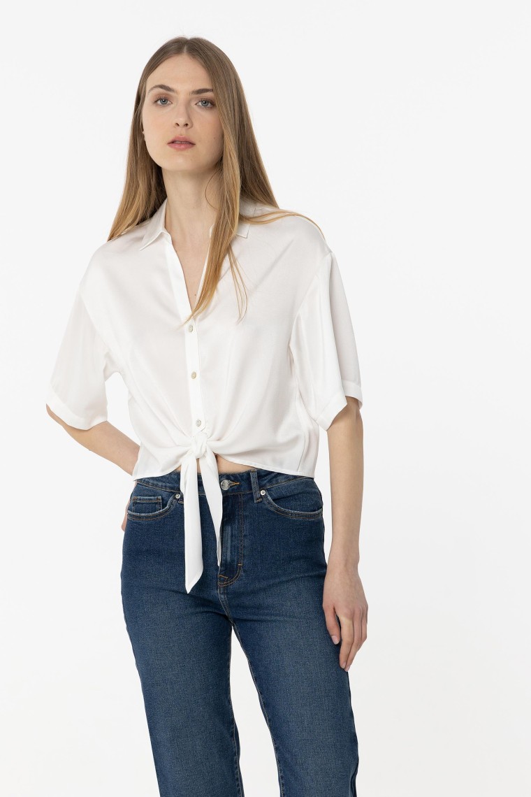 Camisa Crop Satinada con Lazo