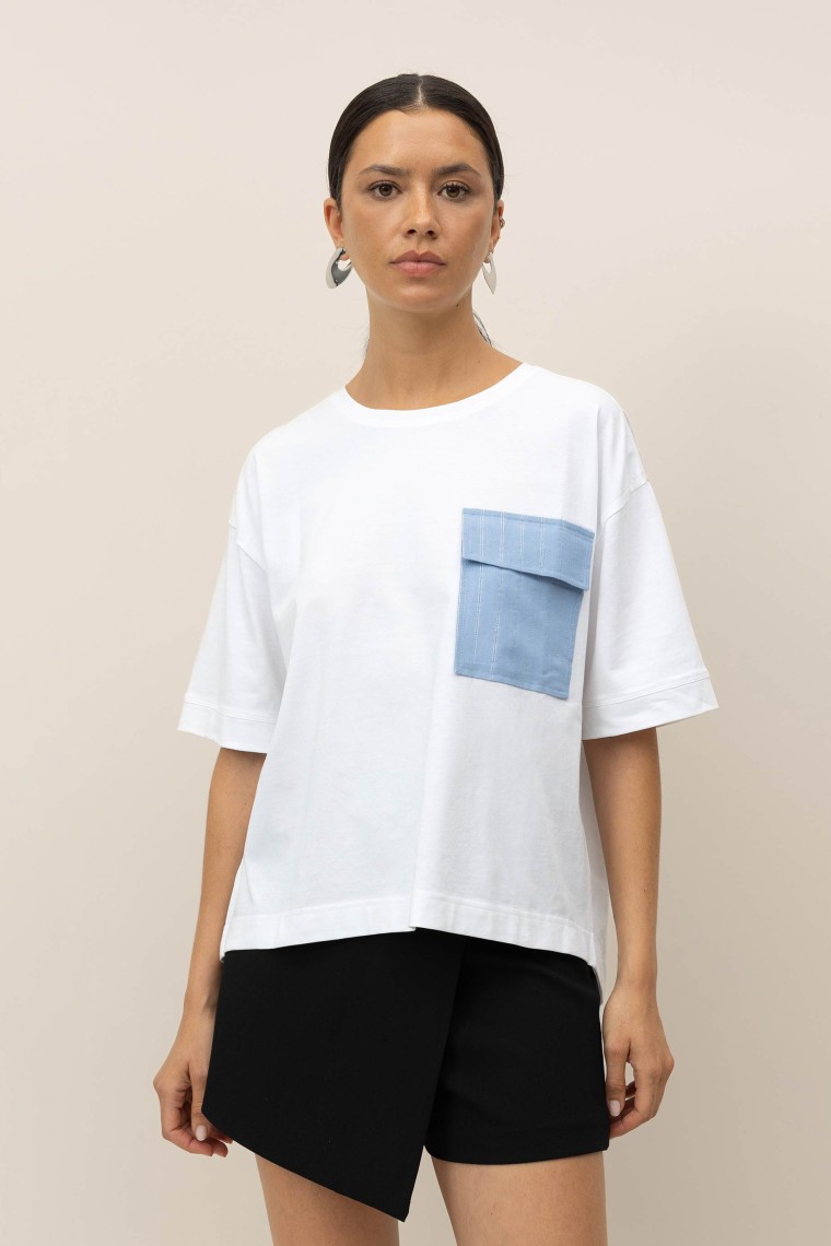 T-Shirt Relaxed com Bolso s Riscas