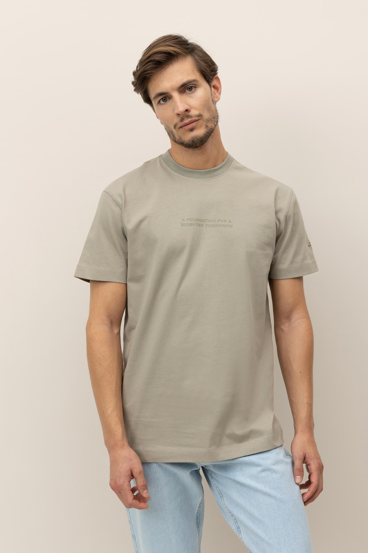 T-Shirt com Relevo e Estampado