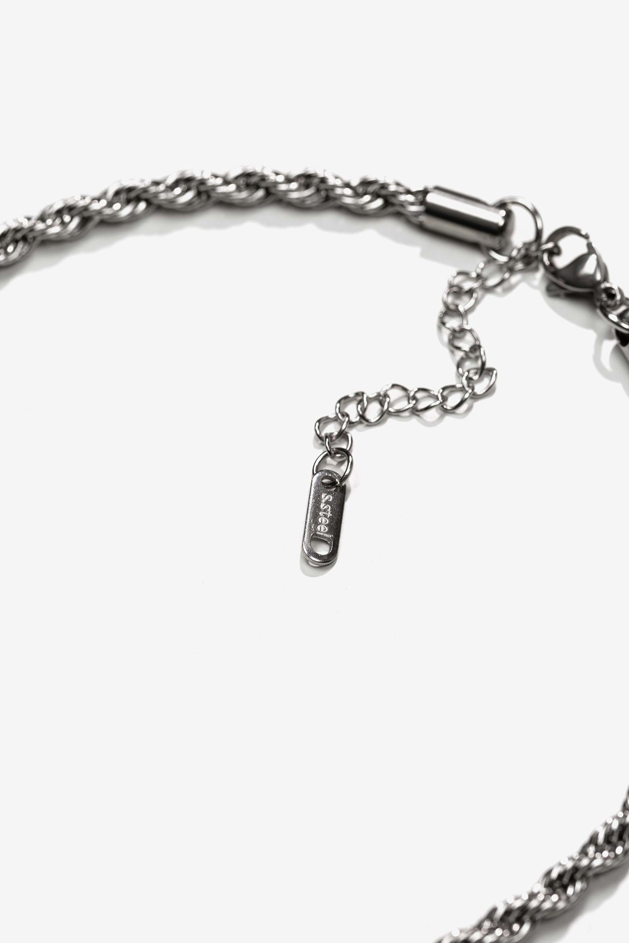 Colar Torcido de Ao Inoxidvel