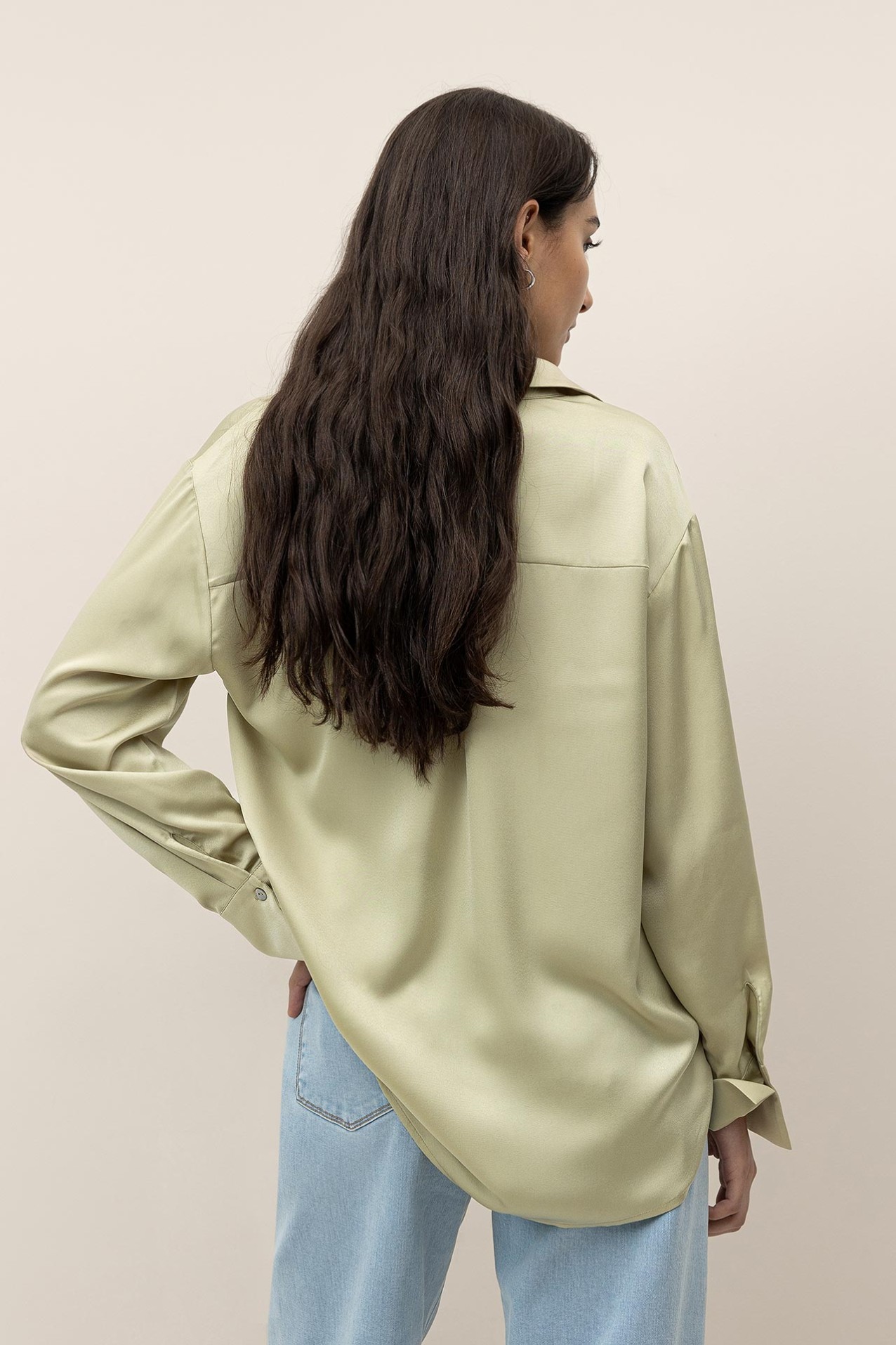 Camisa Acetinada Decote V