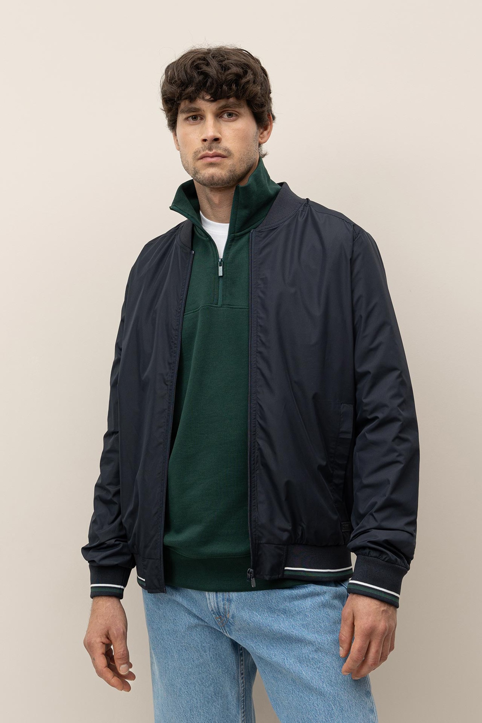 Jaqueta Bomber Efeito Nylon