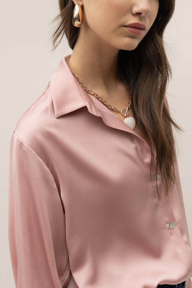 Camisa Acetinada Decote V Camisa Acetinada Decote V