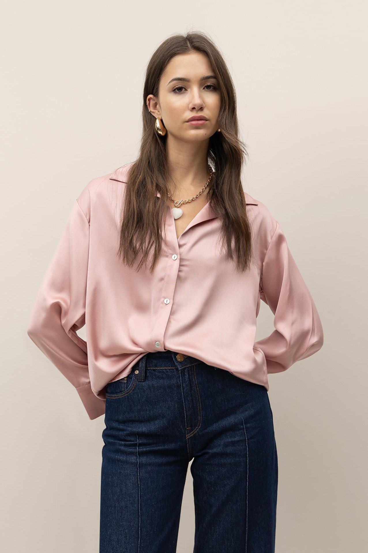 Camisa Acetinada Decote V