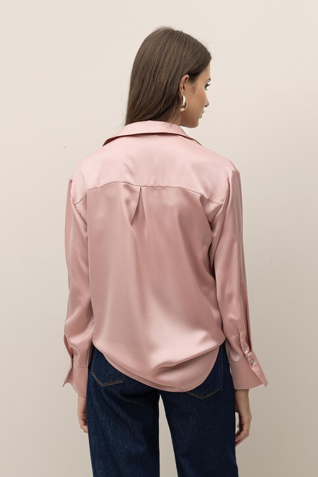 Camisa Acetinada Decote V Camisa Acetinada Decote V