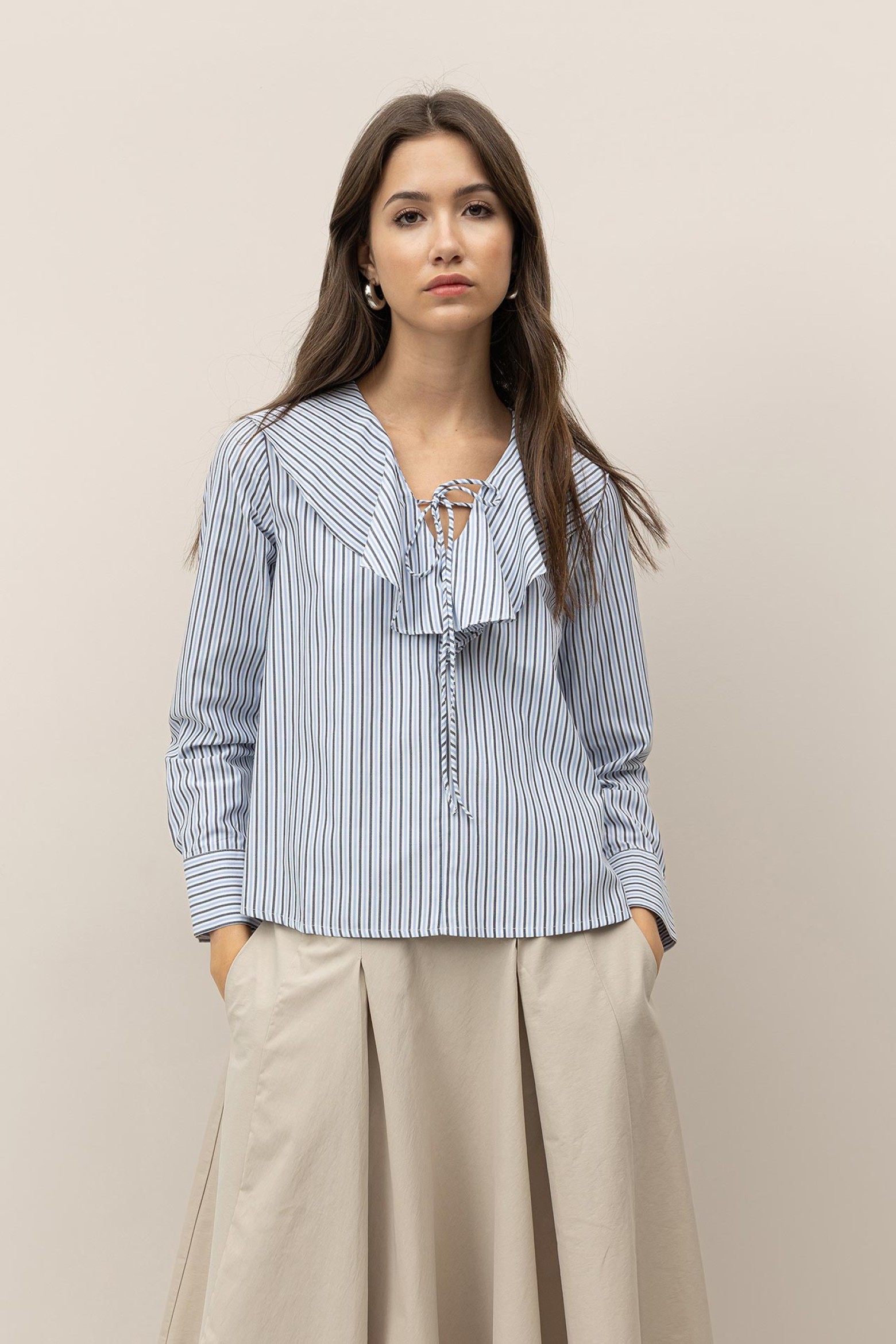 Blouse with Ruffled Collar