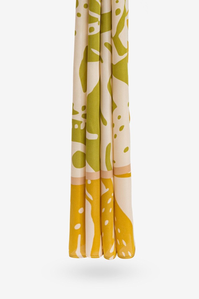 Pauelo Satinado con Estampado Floral