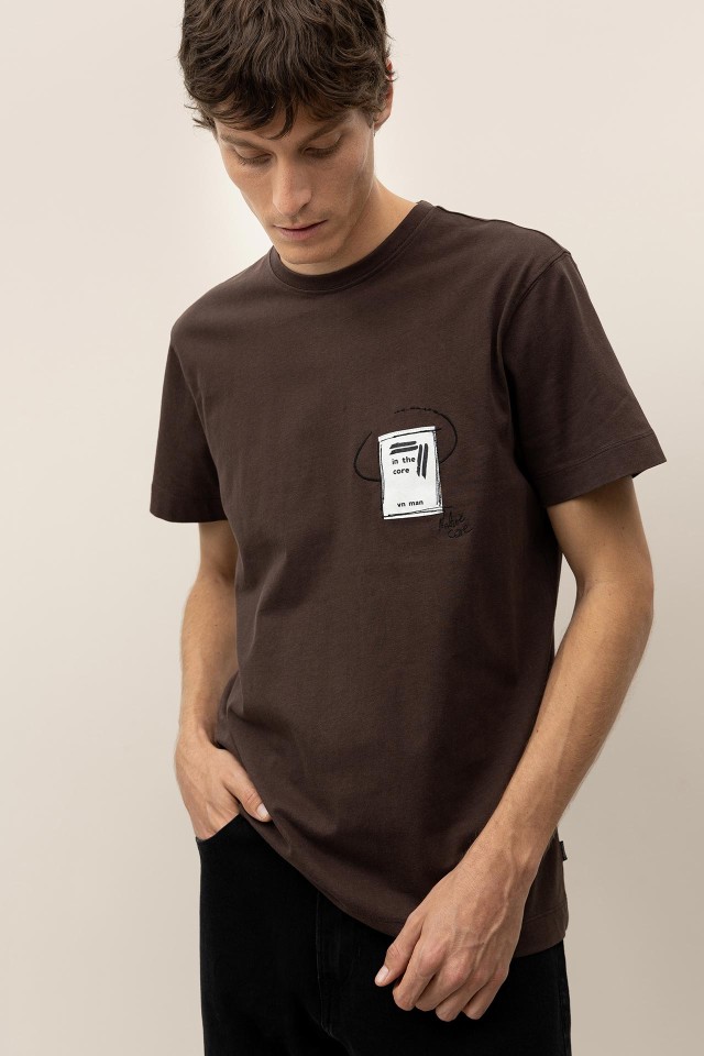 Camiseta Bordada con Parche
