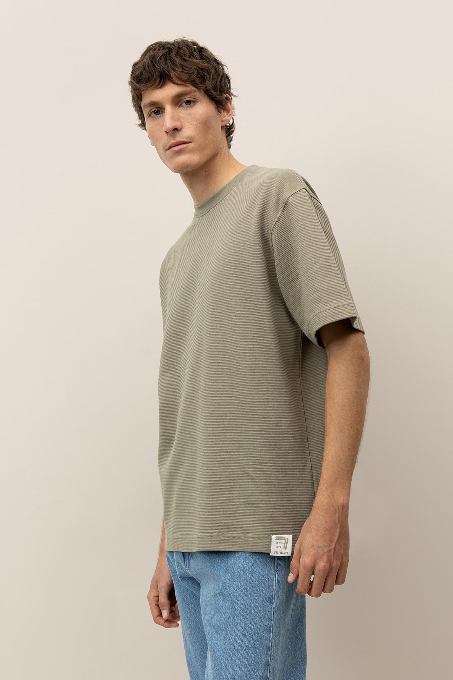 T-shirt com Relevo s Riscas