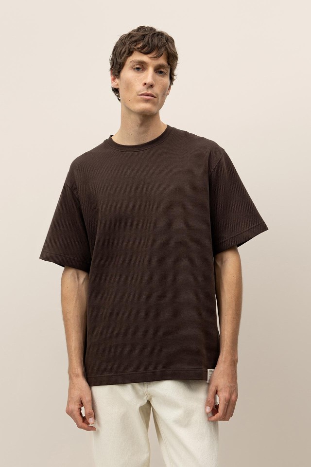 T-shirt com Relevo s Riscas