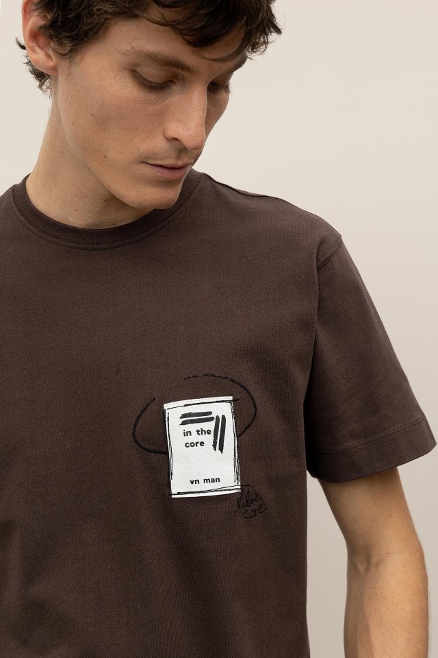 T-Shirt Bordada com Patch