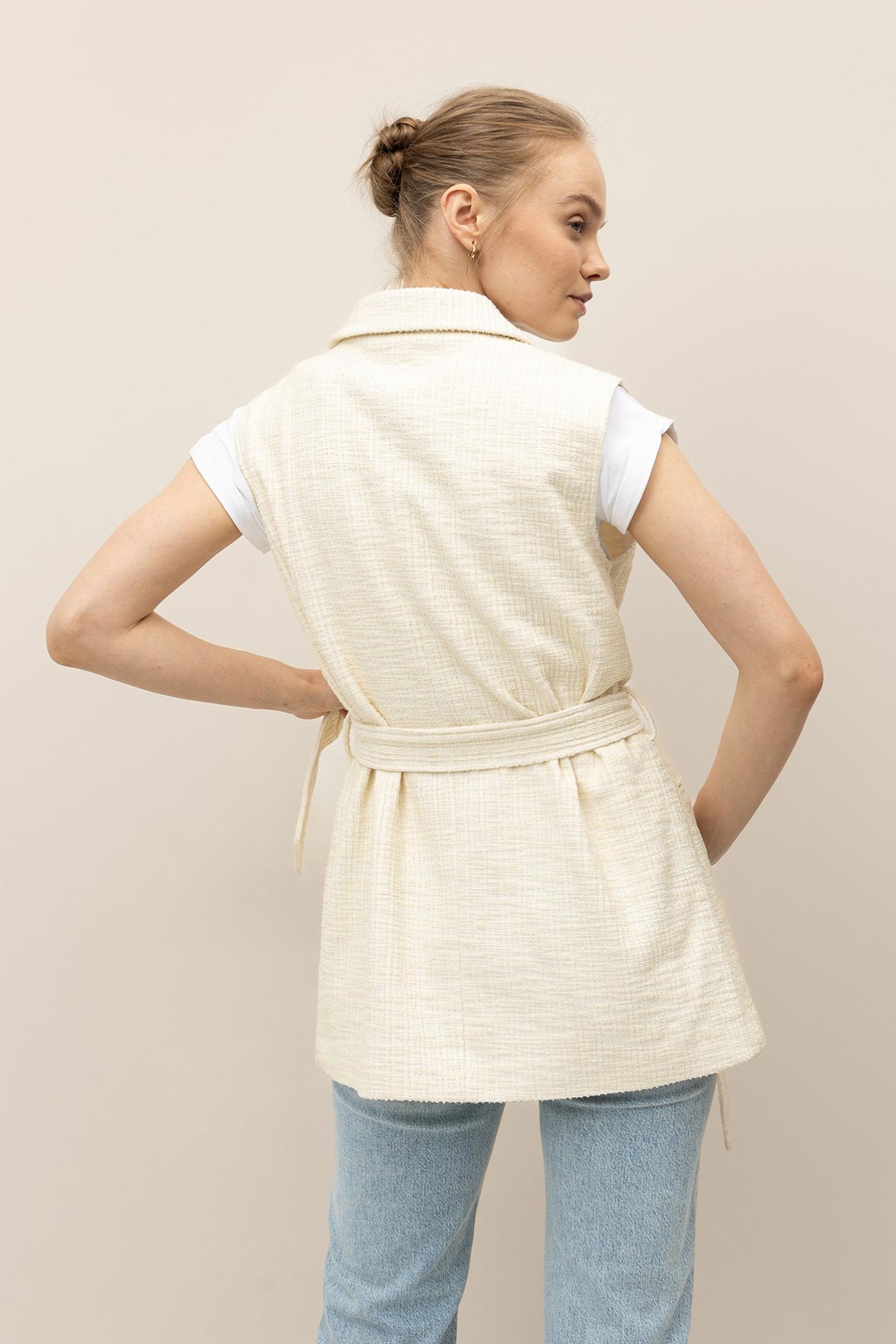 Colete Bordado com Cinto