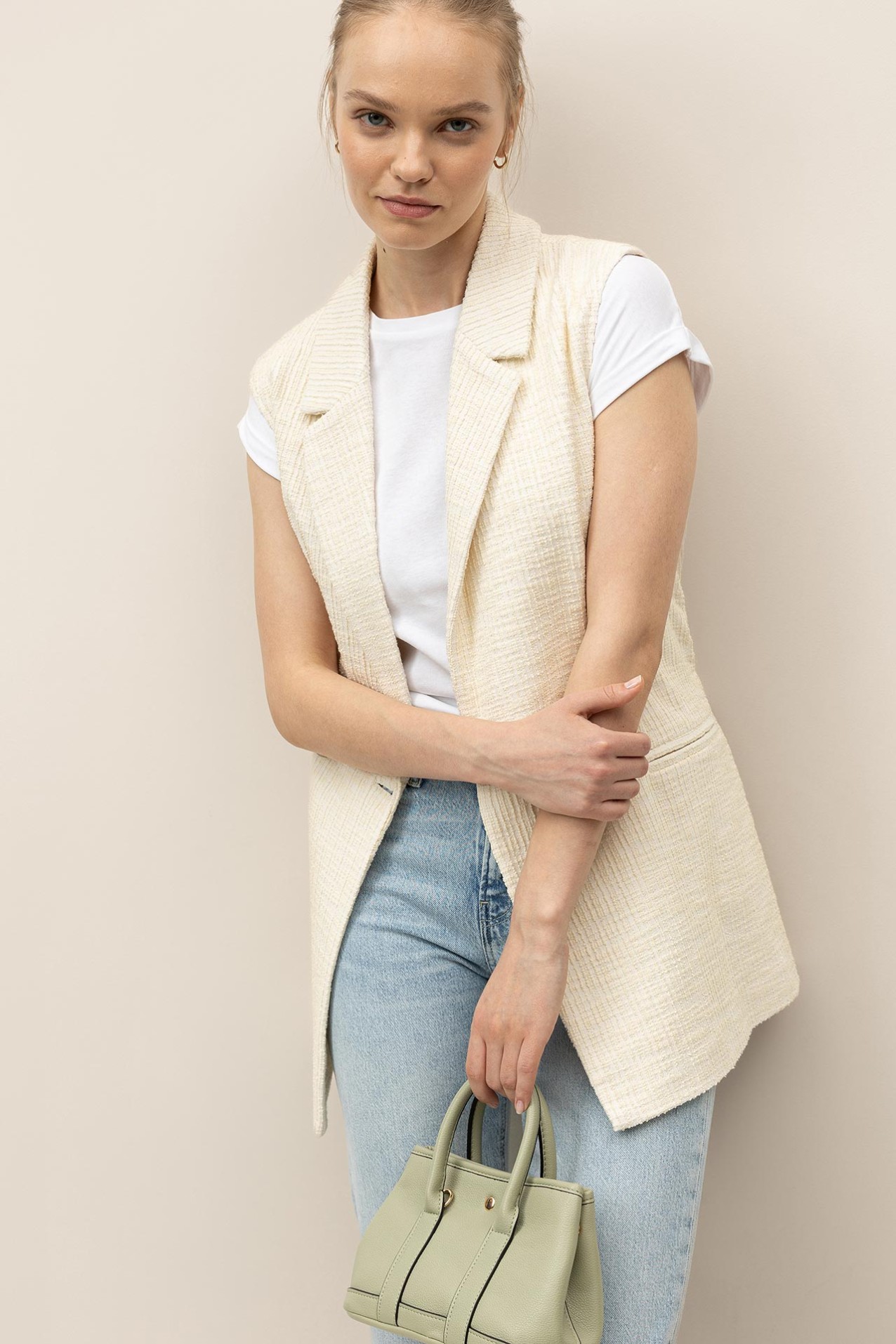 Colete Bordado com Cinto