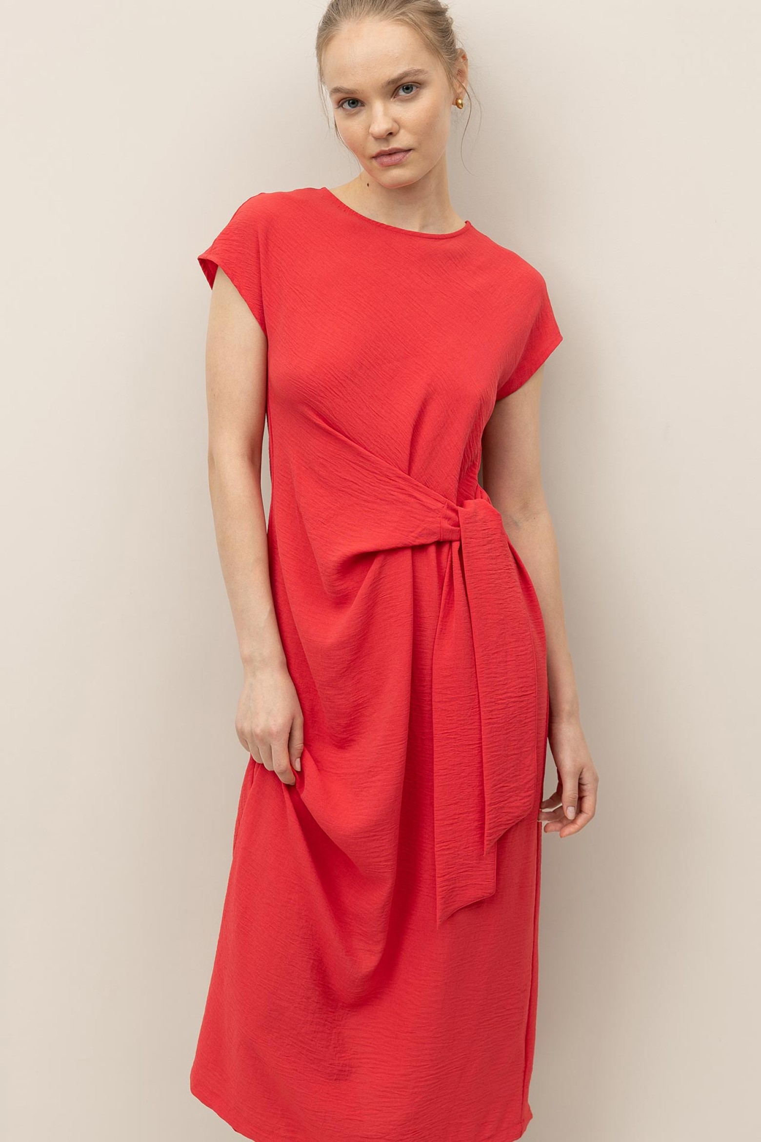 Vestido Midi Atado Asimtrico