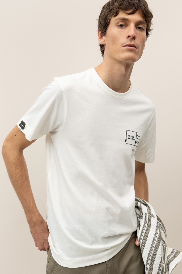 T-Shirt Estampada com Patch