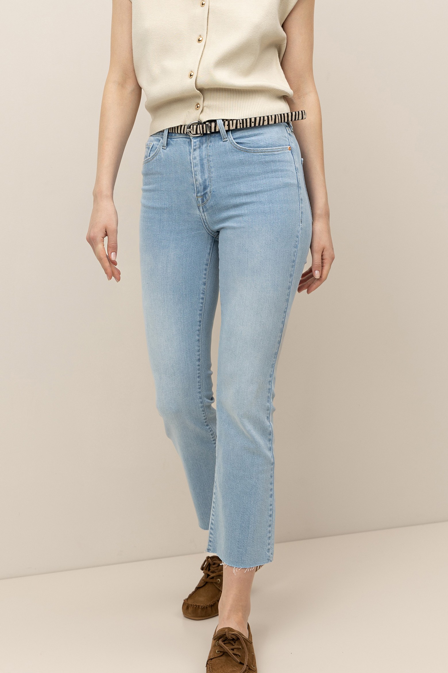 Jeans  Croped flare medium waist
