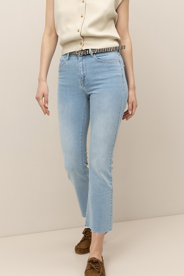 Jeans  Croped flare medium waist