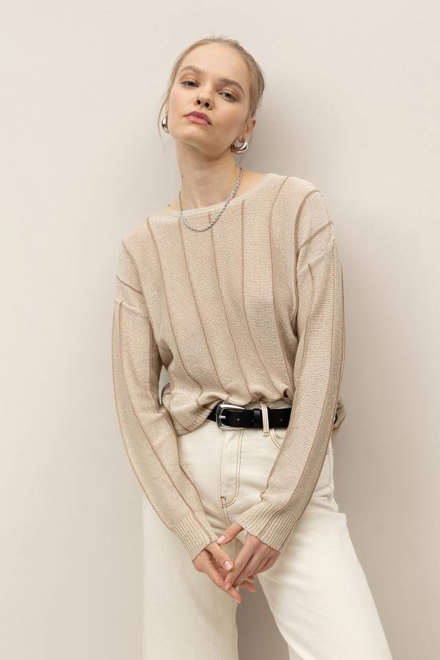 Shiny Sweater with Relief