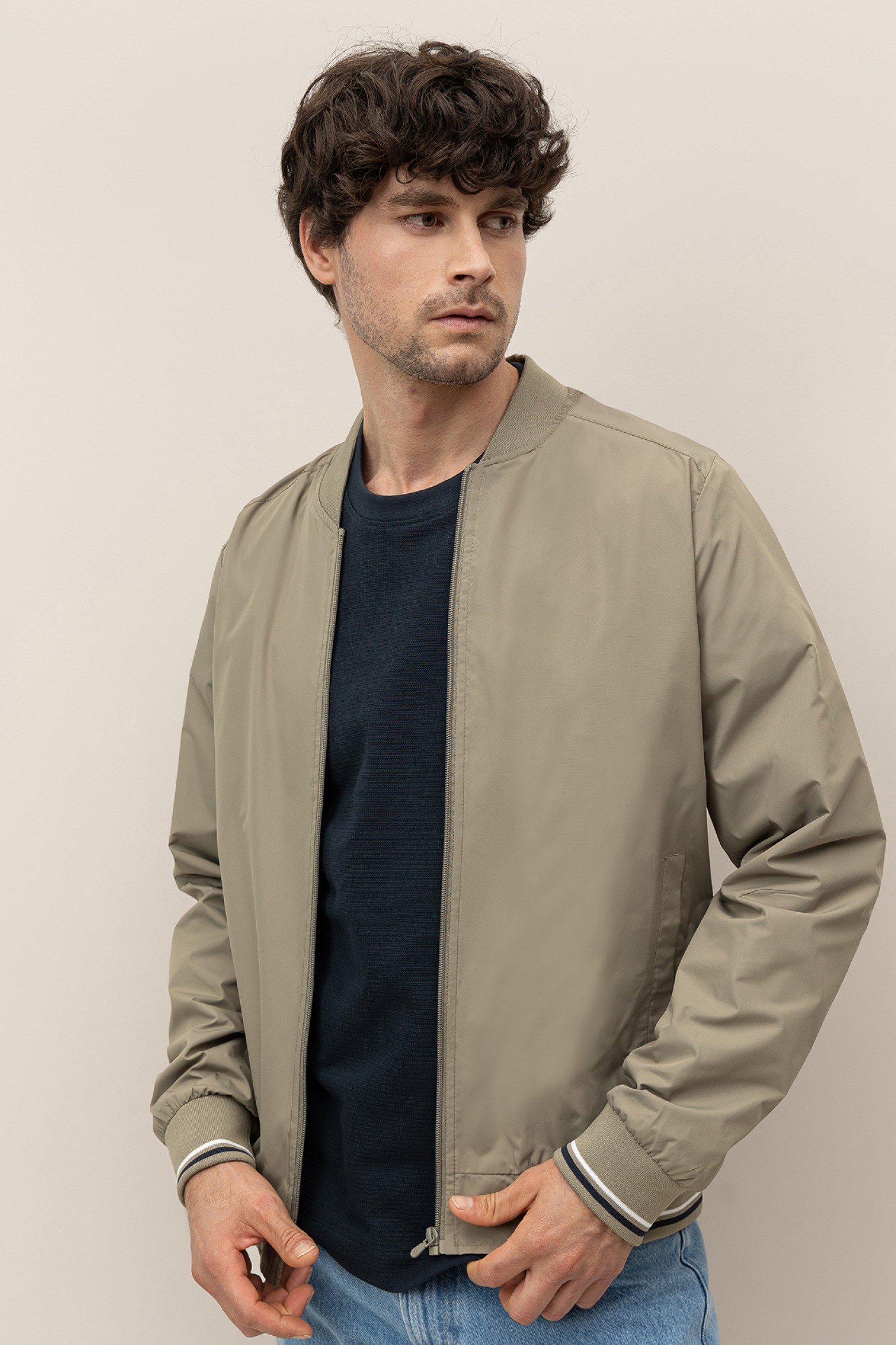 Cazadora Bomber Efecto de Nailon