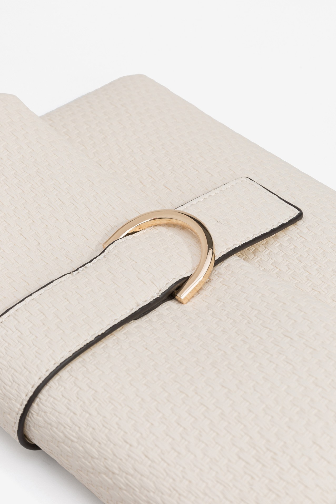 Clutch Efeito Pele com Fivela