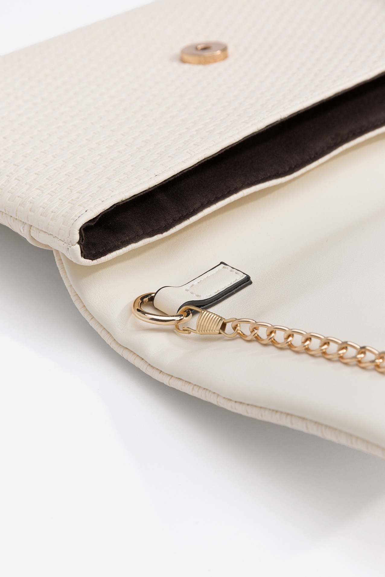 Clutch Efeito Pele com Fivela