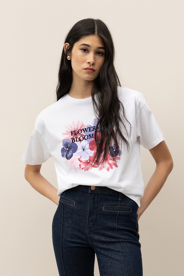 T-Shirt Estampada com Apliques