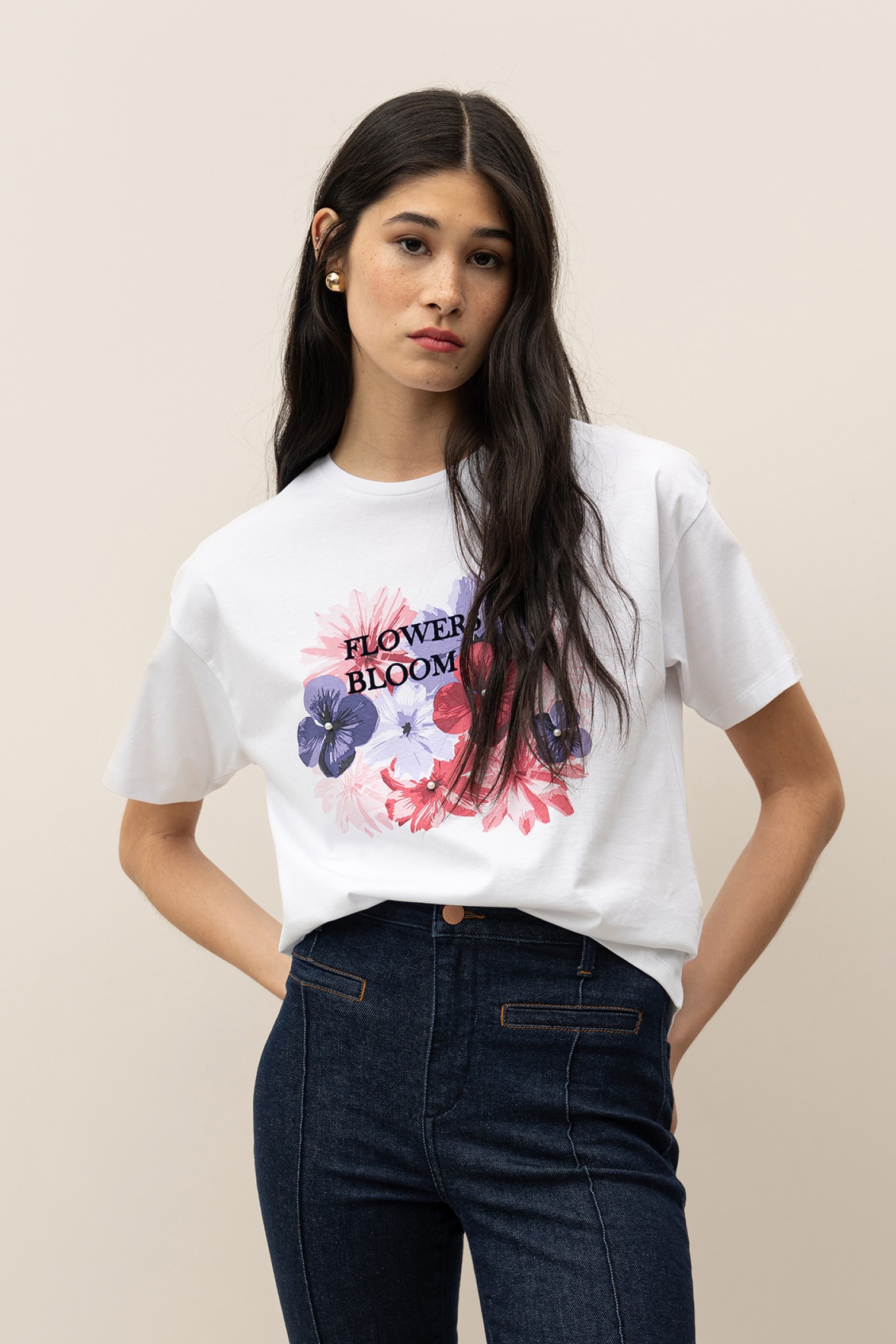 T-Shirt Estampada com Apliques
