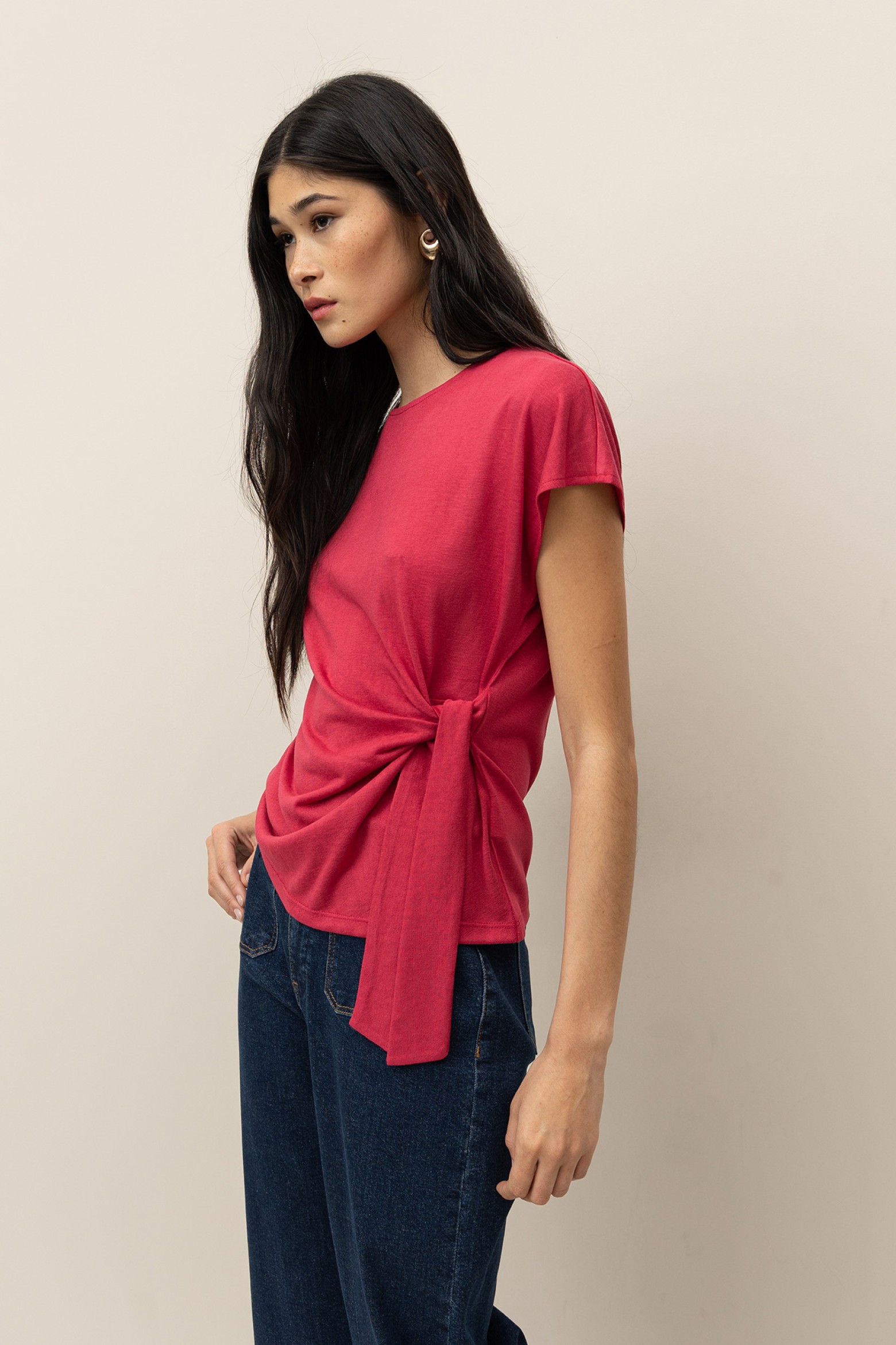 Camiseta con Lazo Asimtrico
