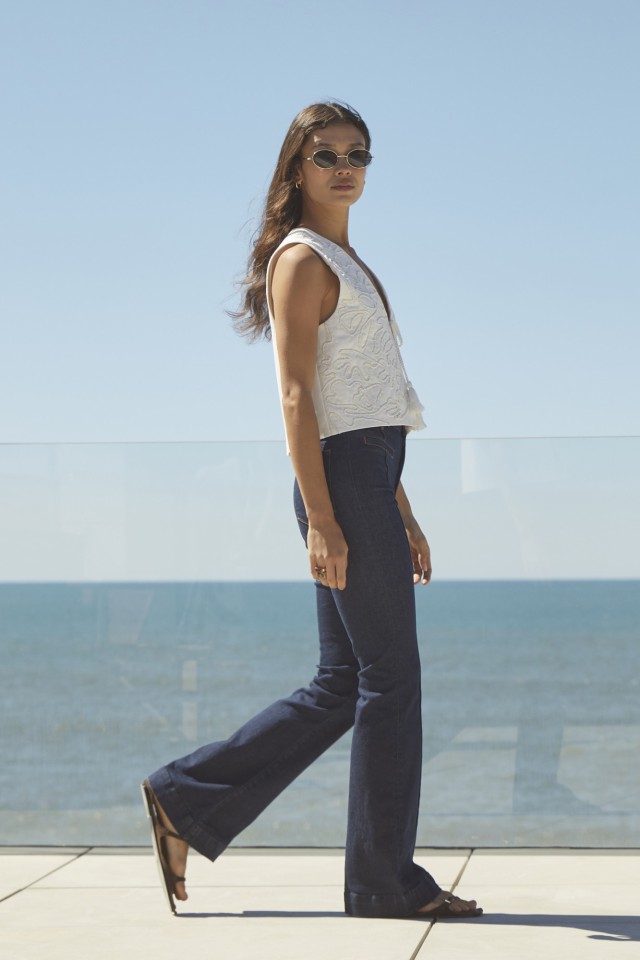 Jeans Flare com Costuras Frontais