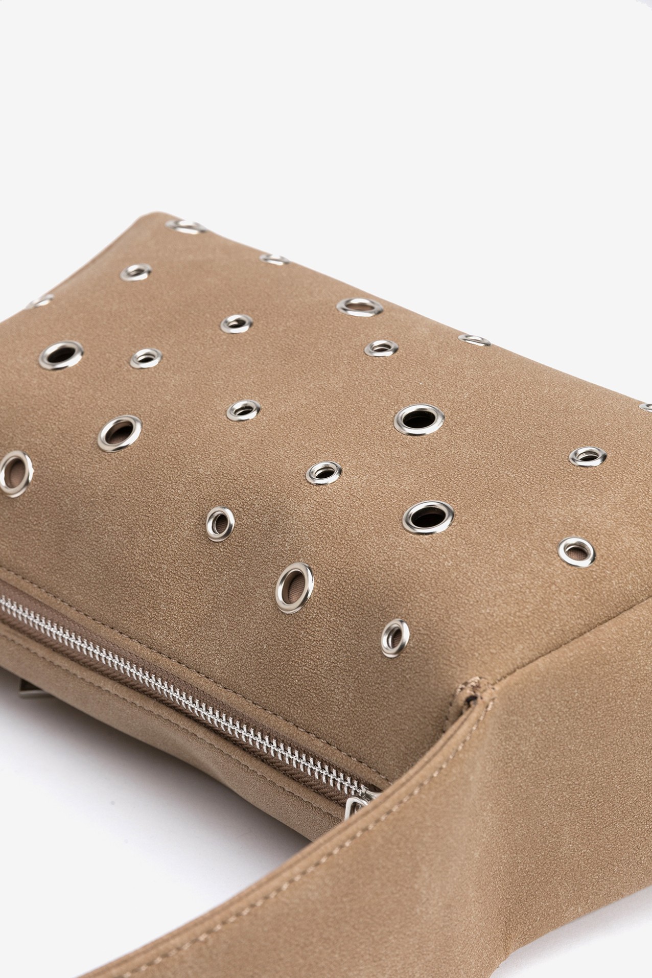 Mala de Ombro com Tachas