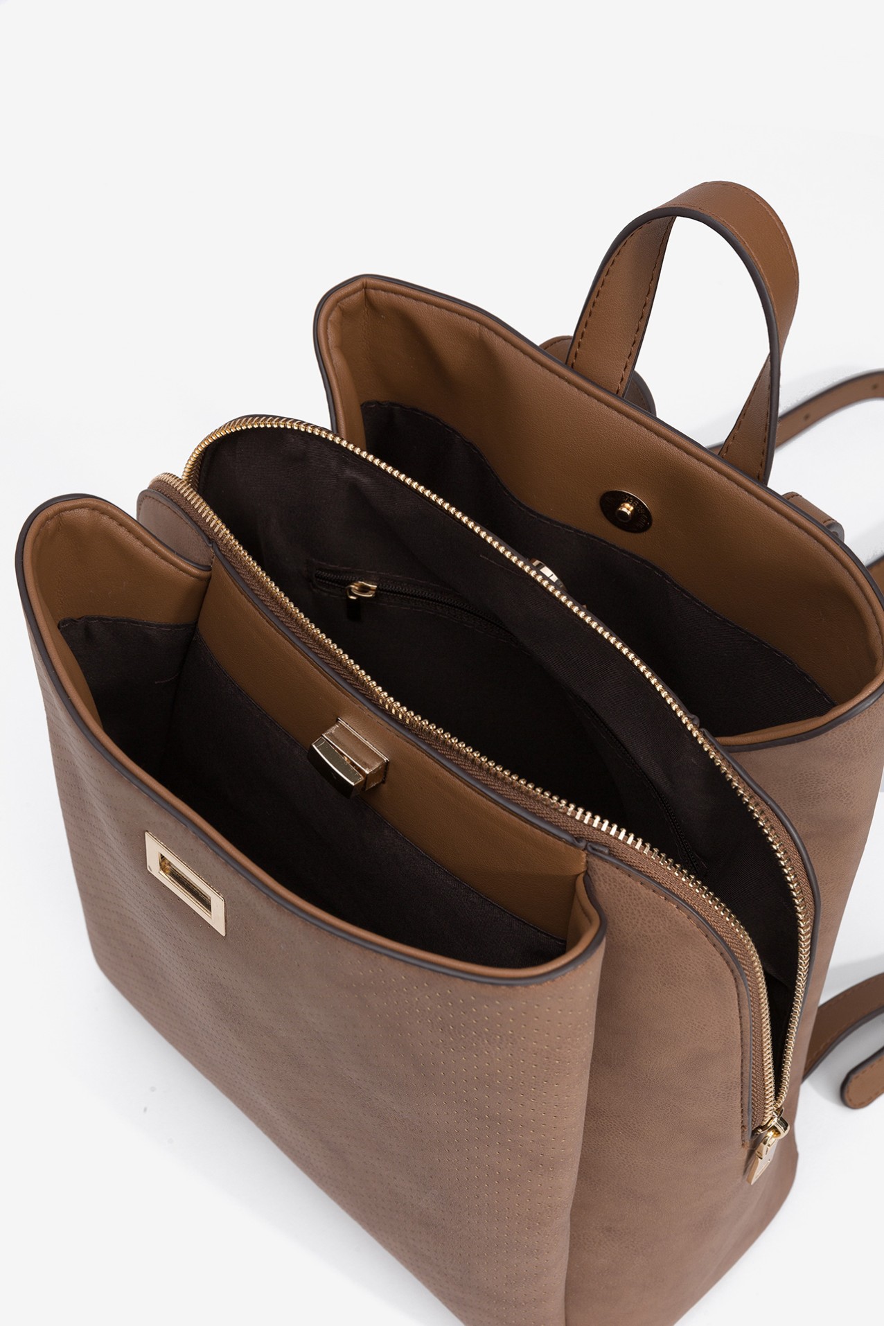 Mochila Efeito Camura Perfurada