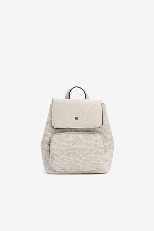 Mochila Texturizada com Pala
