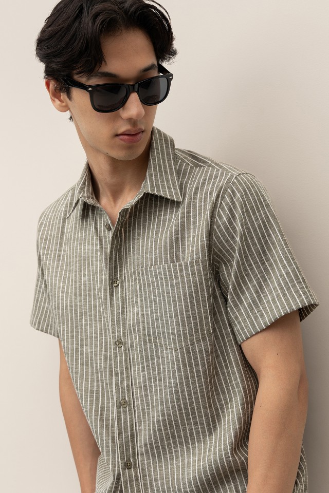 Camisa de Riscas com Bolso