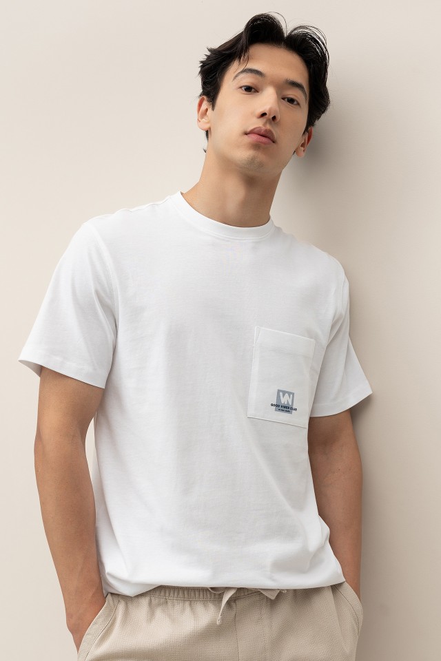 T-Shirt com Bolso Estampado