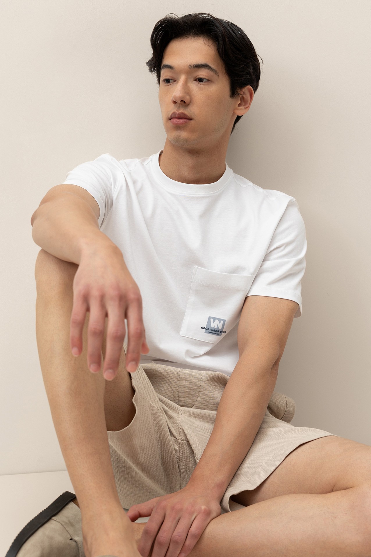 T-Shirt com Bolso Estampado