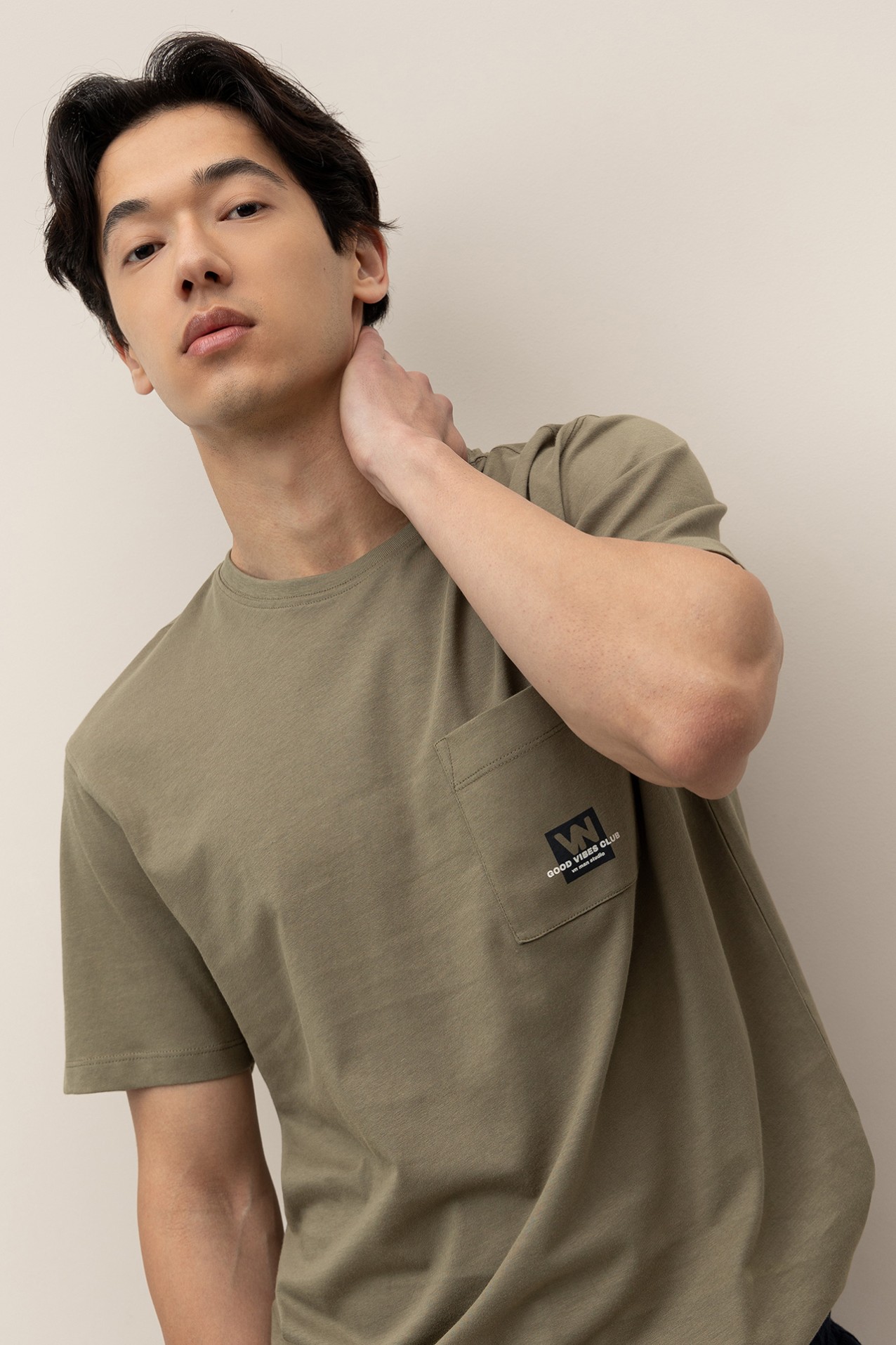 T-Shirt com Bolso Estampado