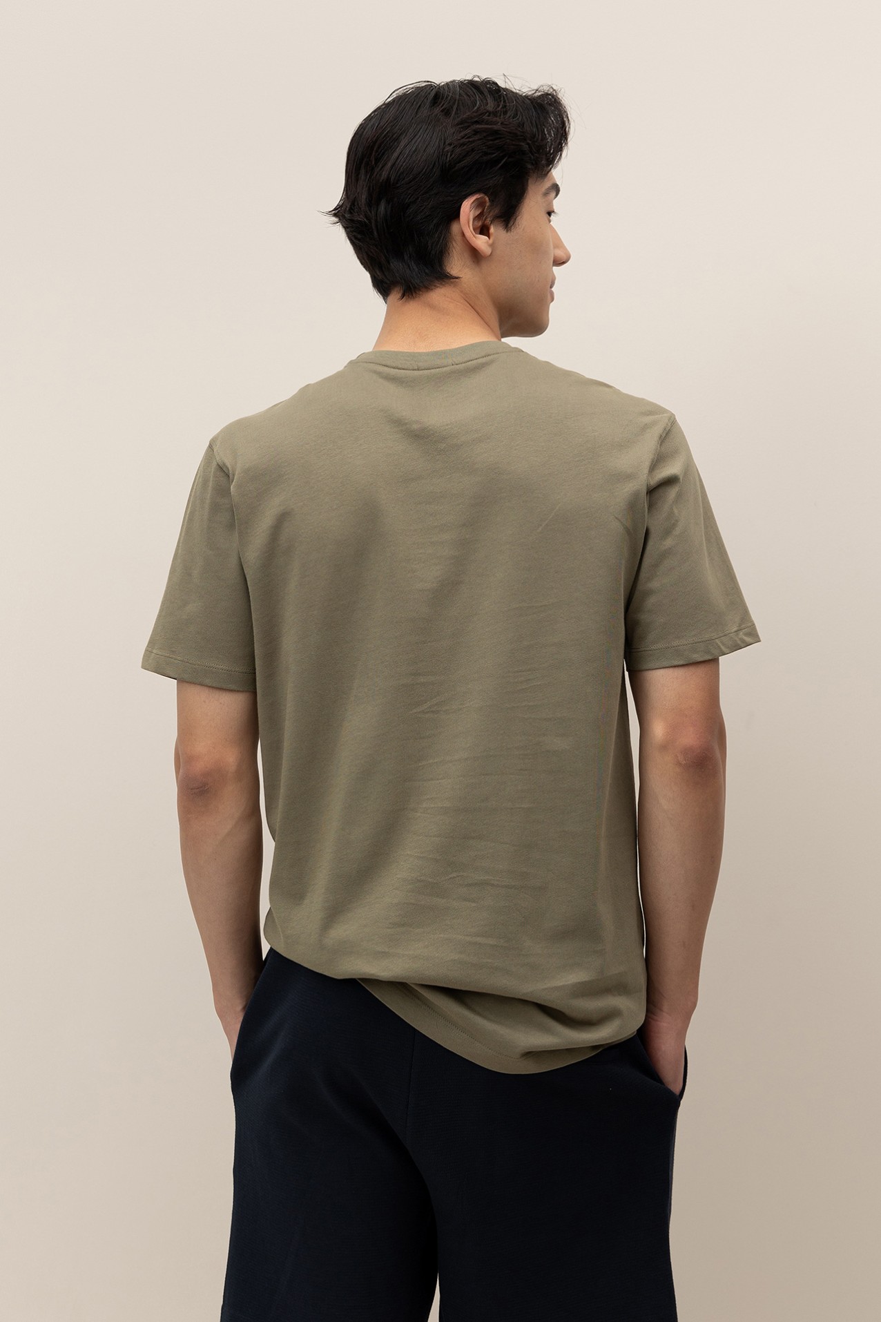 T-Shirt com Bolso Estampado