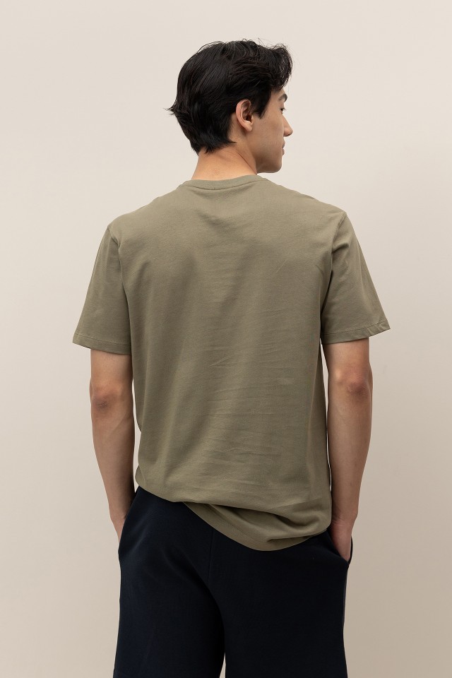 Camiseta con Bolsillo Estampado Camiseta con Bolsillo Estampado