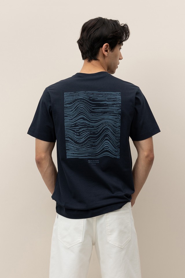 T-Shirt Estampada com Relevo
