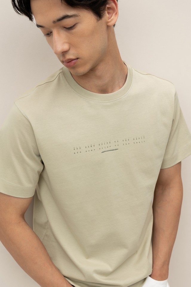 T-Shirt Estampada com Relevo