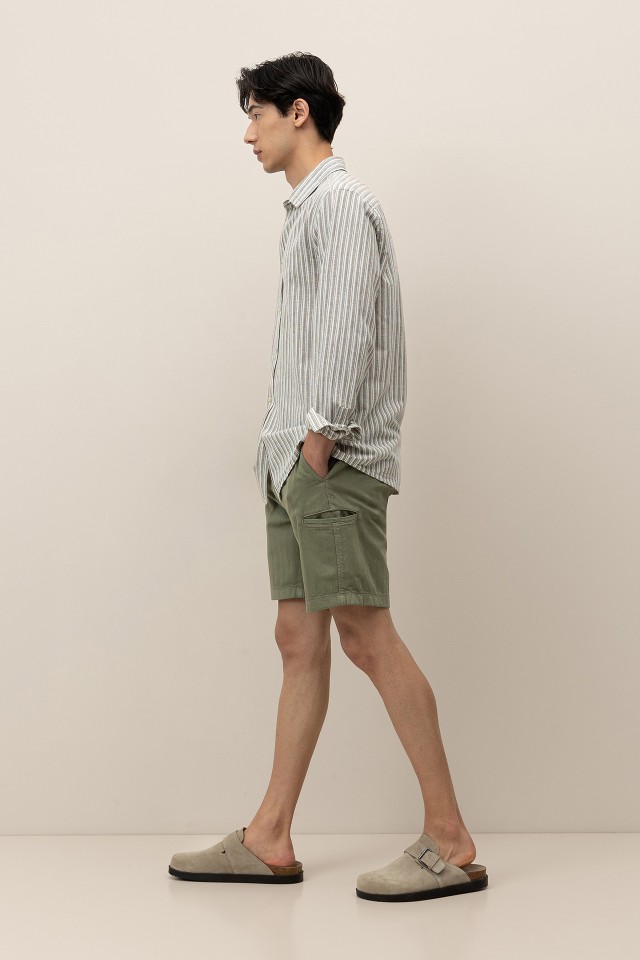 Shorts Regulares de Sarga a Rayas