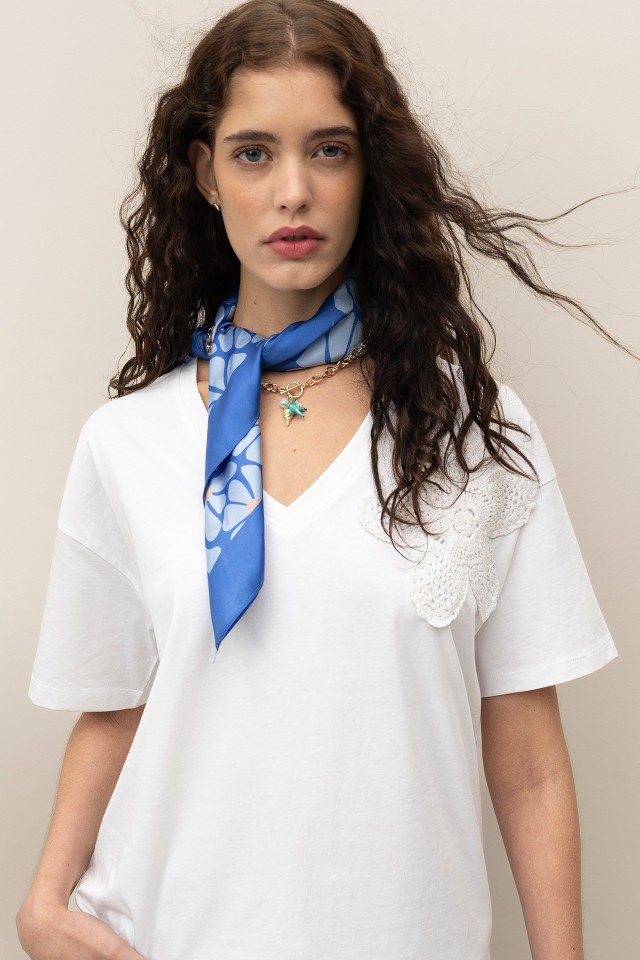 Camiseta Relaxed de Crochet Floral Camiseta Relaxed de Crochet Floral