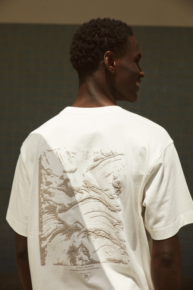 Camiseta Estampada con Relieve