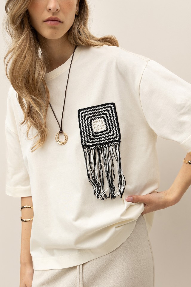 Camiseta Oversized de Crochet Bordado