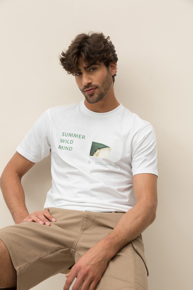 T-Shirt com Mensagem Estampada