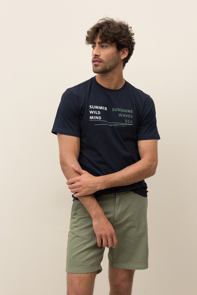 T-Shirt com Mensagem Estampada