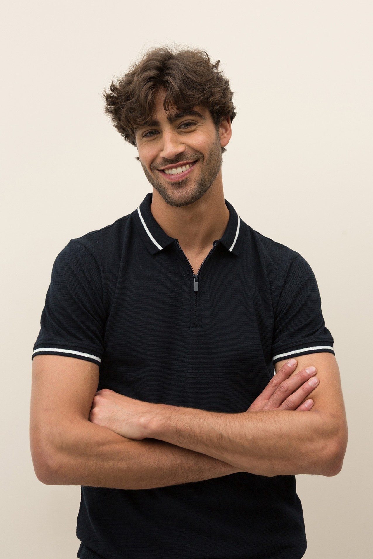 Polo Texturizada com Fecho