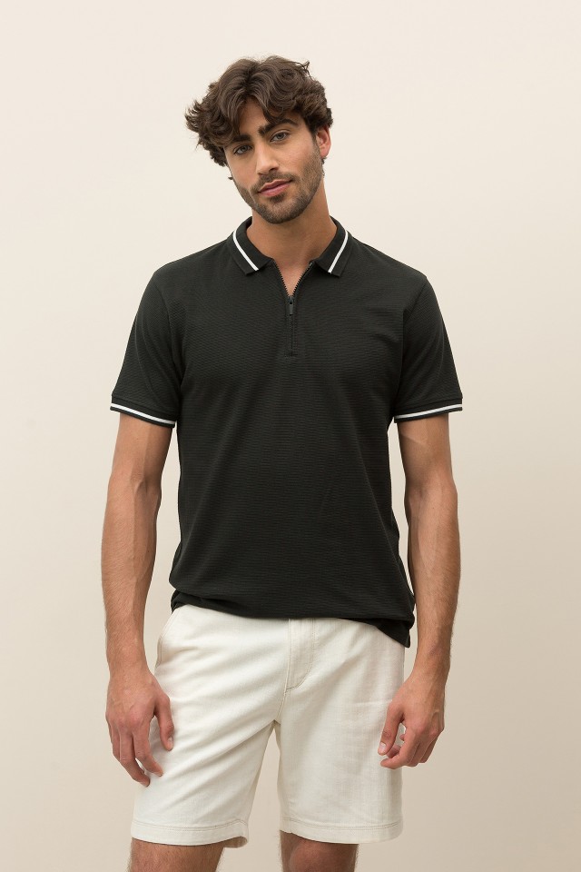 Polo Texturizada com Fecho